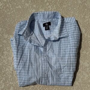 Calvin Klein Men’s Light Blue Windowpane Dress Shirt. Short sleeve